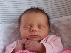 Momento de assassinato de bebê Papai chora que suas algemas estão “muito apertadas” quando ele é preso por matar sua filha de cinco semanas