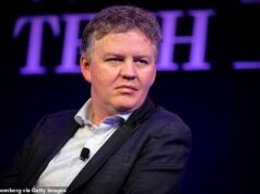 O bilionário sugeriu uma impressionante mudança de poder depois de ser proibido de participar de jantares com investidores privados.