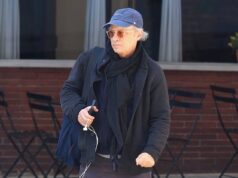 Os fãs ficam maravilhados quando a estrela de TV dos anos 80 que assumiu o controle de Star Trek e da franquia de terror de sucesso faz uma aparição rara