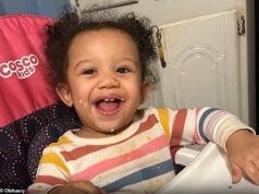 Pais da Carolina do Norte processam funcionária de creche com excesso de peso que ‘dormiu em cima do filho para rolar a tela do telefone’ até morrer