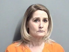 15 anos após o assassinato de um glamoroso corretor de imóveis ter sido finalmente resolvido com a prisão de uma suspeita, diz a polícia – mas questões perturbadoras permanecem sem resposta.