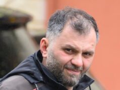 Imigrante criminoso autorizado a permanecer na Grã-Bretanha após lutar contra a deportação, alegando que seu filho não gostava de nuggets de frango estrangeiros