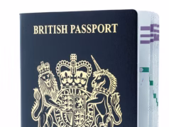 O custo para obter um passaporte online chegará a £ 100 pela primeira vez – e custará £ 239,50 para obtê-lo em um dia.