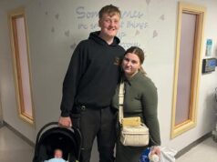 Mãe, de 19 anos, perde os dois filhos recém-nascidos devido à ‘síndrome da morte súbita infantil’ com nove meses de diferença