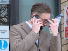 A professora de artes cênicas, de 47 anos, está em tribunal após ser acusada de agredir sexualmente meninas