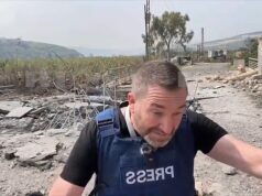 O jornalista britânico Steve Sweeney e seu cinegrafista foram feridos por um ataque de mísseis israelense no sul do Líbano enquanto ele fazia uma reportagem ao vivo.