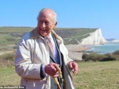 ‘É trapaça’: King brinca com os e-bikers ao revelar o novo caminho costeiro de Sussex nomeado em sua homenagem