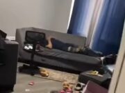 O momento terrível em que uma mãe de Chicago descobriu invasores dormindo na casa que ela dividia com seus três filhos