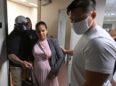 Pais de deportados de coração partido dizem que o ICE não conseguiu manter suas famílias unidas e negou atendimento de emergência a deportadas grávidas, conclui o relatório