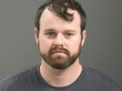 Josh Duggar explode ‘falsas alegações’ da prisão depois que o irmão Joseph é preso por agredir sexualmente uma menina de nove anos