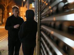 Crianças de até 11 anos estão sendo abusadas em minimercados de rua, onde são oferecidas drogas, álcool e cigarros enquanto são preparadas para o sexo, disse um funcionário sênior do conselho.