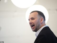 Os Verdes planeiam um sistema de votação de relações públicas, um imposto sobre a riqueza e uma rápida zeragem líquida, mantendo o “equilíbrio de poder” num parlamento suspenso após as eleições… com a direita