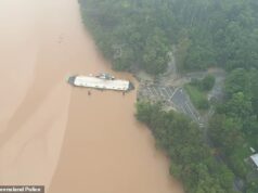 Centenas de pessoas fugiram do ciclone monstruoso que expulsou famílias de suas casas