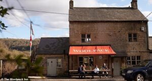 A ativista dos direitos dos animais PETA afirma que o pub premiado deveria mudar o nome de Woolpack porque ‘a indústria da lã é cruel com as ovelhas’