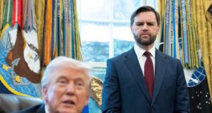 JD Vance aproveita a aposta de alto risco de Trump no Irã enquanto um plano secreto surge após uma reviravolta dramática