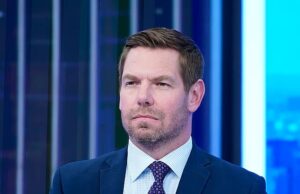 Eric Swalwell mantém lugar na votação para governador da Califórnia depois que o juiz rejeita o processo alegando que o democrata mentiu sobre morar no estado