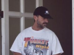 Shia LaBeouf é vista com uma mulher misteriosa antes de ser jogada na frente da polícia … Um mês após a prisão em rifa em bar