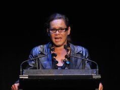 Rhoda Roberts morre aos 66 anos: a pioneira que cunhou a frase ‘Bem-vindo ao país’ e se tornou a primeira mulher indígena a apresentar um programa de atualidades morre após a batalha contra o câncer