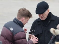 A ‘licença para matar’ de Pierce Brosnan pode estar prestes a expirar, já que o ex-007 precisa de um lembrete sobre como disparar uma arma durante as filmagens da segunda temporada do drama de gangues Mobland.