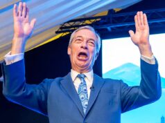 Nigel Farage criticou os conselhos que aconselharam os trabalhadores na sua visita à sua cidade: “Estas são pessoas patéticas e fracas que não compreendem a democracia. Todos deveriam ser demitidos’