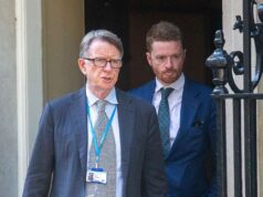 O nº 10 pediu para entregar mensagens privadas em grupos de WhatsApp enquanto a investigação sobre a nomeação de Mandelsohn enquanto o embaixador dos EUA se aprofunda