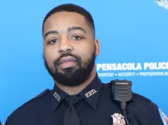 Futura mamãe descobre que a polícia diz que está grávida depois que a mãe do bebê manda uma mensagem dizendo que tem HIV… porque ela está enfrentando acusações criminais