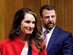 Por que o indicado de Trump ao DHS se chama Mark Owen? A estranha história por trás do nome MMA Fighter é liderada pelo ICE