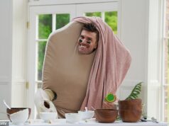 Christopher Stevens analisa Weekend TV: Celebridade? Mesmo com crachás esse bando ficaria irreconhecível