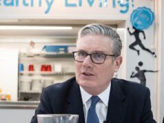 Starmer saúda o cessar-fogo de Trump no Irã enquanto pede a rápida reabertura do Estreito de Ormuz para aliviar a crise energética