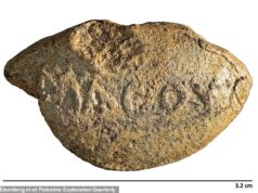 ‘Aprenda sua lição’: mensagem sombria encontrada inscrita em uma funda de 2.000 anos da antiga Terra Santa