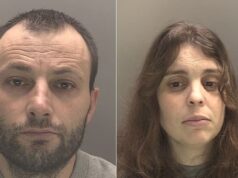 O crocodilo do pai chora enquanto ele e a mãe se referem à criança como ‘monstro’ e ‘ela’ recebe sentenças de prisão perpétua por abuso e assassinato horríveis