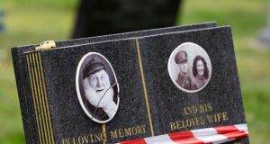 O túmulo da estrela do tio Albert, Buster Merrifield, foi vandalizado apenas para a fúria de tolos e fãs de cavalos – arrecadação de fundos para substituir a lápide rachada