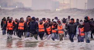 Trabalhadores migrantes do Canal chegam à Grã-Bretanha com menos de 69.000, já que 1.000 chegam em apenas uma semana