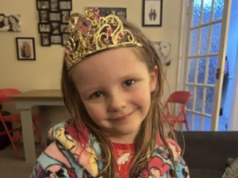 Os médicos tentaram me dizer que minha filha de cinco anos estava menstruada… então recebemos um diagnóstico raro