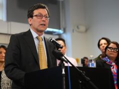 A liderança estatal introduziu leis bizarras de ‘envelope azul’ para proteger as pessoas da ansiedade durante as paradas policiais