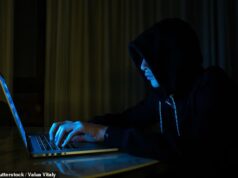 Adolescente de Sydney acusado de vários crimes terroristas – depois que a polícia encontrou um blaster de gel e uma faca dobrável em sua casa no interior-oeste