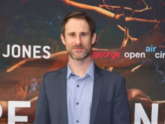 O autor do best-seller Jasper Johns agora enfrenta acusações devastadoras de exploração infantil no contrato de livro de US$ 1 milhão – e a quantia de grande sucesso que ele ainda manterá