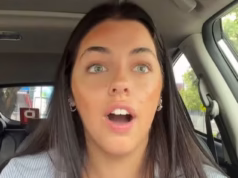 Tilly estava buscando sua irmã na estação de trem de Melbourne… Ela imaginou algo muito desconfortável enquanto esperava em seu carro.