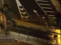 Turistas britânicos presos no terror do túnel inundado pela tempestade nas Ilhas Canárias: turistas gritam por ajuda nos tetos dos carros antes que os bombeiros os resgatem