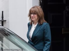 Reeves se gaba de estar ajudando ‘pessoas trabalhadoras’ com crise energética… enquanto prepara resgate de ‘centavos de benefícios’ enquanto famílias de renda média enfrentam carga tributária recorde