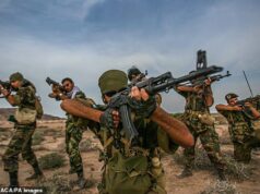 Os chefes militares iranianos de linha dura, interessados em continuar a guerra, começarão a matar os seus próprios oficiais de alto escalão se as negociações continuarem nos termos de Trump, afirmam especialistas.