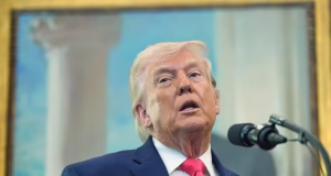 Trump mostrou mapa ultrassecreto para Susie Wiles em jato particular, revela memorando explosivo vazado