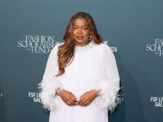 A ex-estilista da Vogue que se rebaixou para evitar homens brancos na primeira classe do avião agora está indignada com as mulheres brancas que jogam o antigo jogo chinês de mahjong.