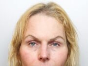 Mulher trans enfrenta prisão perpétua por esfaquear até a morte seu namorado assassino, que ela conheceu em uma prisão masculina