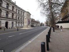 Os funcionários públicos deveriam poder voltar a trabalhar a partir de casa, uma vez que a guerra no Médio Oriente aumenta o custo de vida, segundo os sindicatos de Whitehall.
