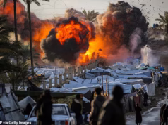 O Irã afirma que um milhão de combatentes estão prontos para a invasão dos EUA enquanto o novo governo linha-dura exige um impulso nuclear frio
