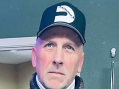 Homem armado e perigoso de 1,80 metro em uma caminhonete Ford em Washington, procurado por duplo homicídio