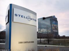 A montadora de Detroit está multando os funcionários que aparecem no estacionamento da sede em um carro de fabricante rival