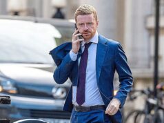 Um roubo muito conveniente: o curioso caso do chefe nº 10 de Guy Adams, Mandelson investiga seu WhatsApp e o desaparecimento convenientemente cronometrado de seu telefone.