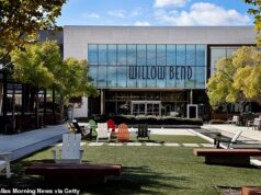 Um outrora próspero centro comercial será demolido na década de 2000, num sinal de alerta para a economia americana… e os habitantes locais estão irritados com a sua substituição.